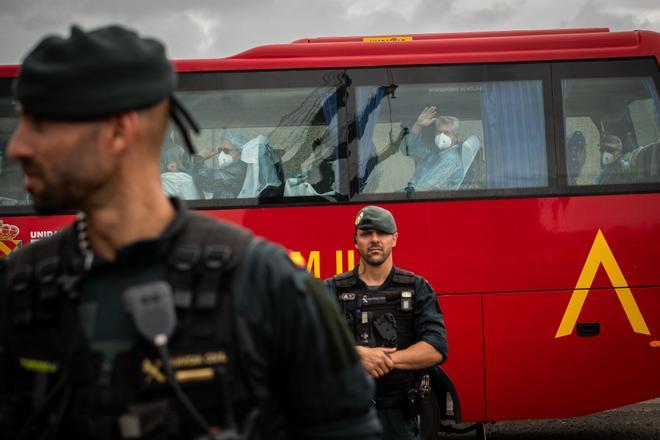 Las mejores imágenes del desembarco del MV Hondius en el Puerto de Granadilla