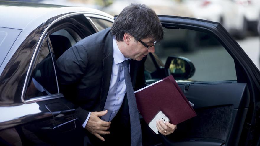 Puigdemont, en arribar al Parlament.