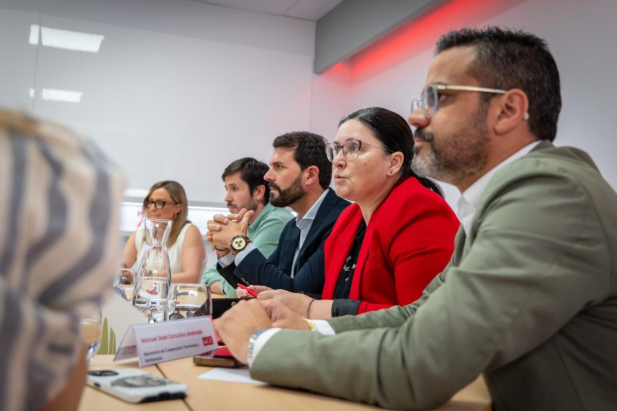 Álvaro Sánchez Cotrina, junto a Andrés Tovar, Marisol Mateos y Manuel José González Andrade, en la primera reunión de la Ejecutiva.