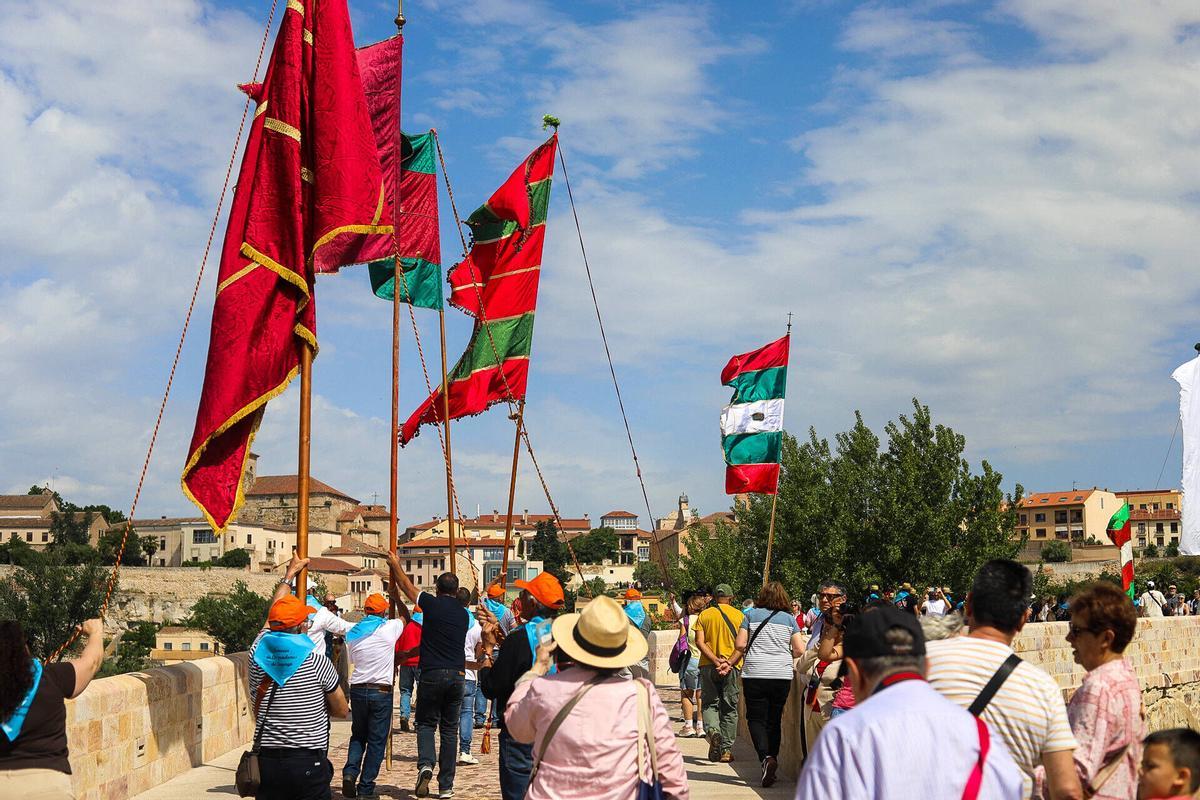 Zamora. exhibición y desfile de pendones por las calles de Zamora