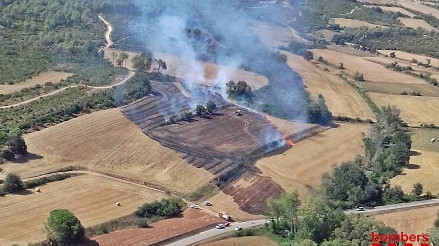 Imatge aèria d&#039;un incendi que es va declarar l&#039;estiu passat a Vilopriu.