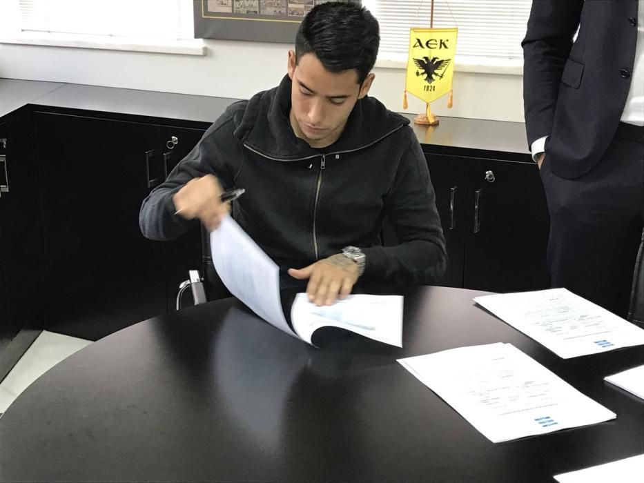 Araujo presentado como nuevo jugador del AEK de Atenas