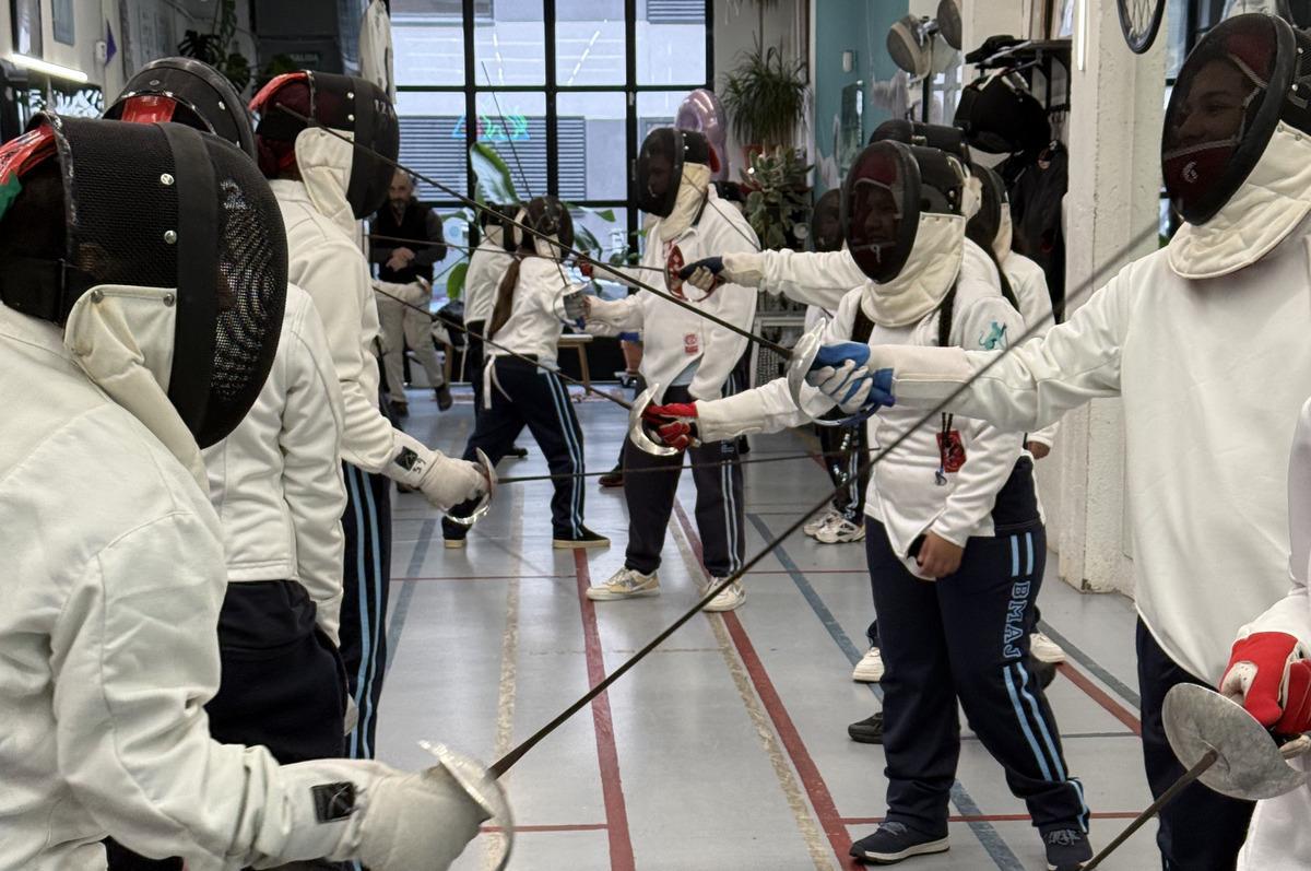 130 alumnos tiene actualmente el club de esgrima El Gato, en el distrito de Arganzuela