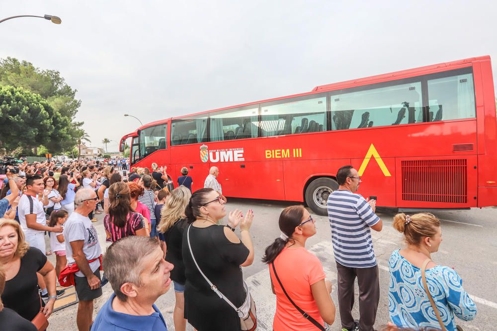 Orihuela despide a la UME entre vítores y aplausos