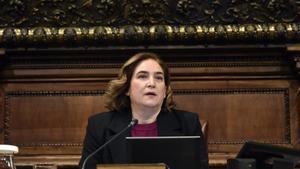 Archivo - La alcaldesa de Barcelona, Ada Colau, interviene durante una sesión plenaria en el Ayuntamiento de Barcelona, a 24 de febrero de 2023, en Barcelona, Catalunya (España).