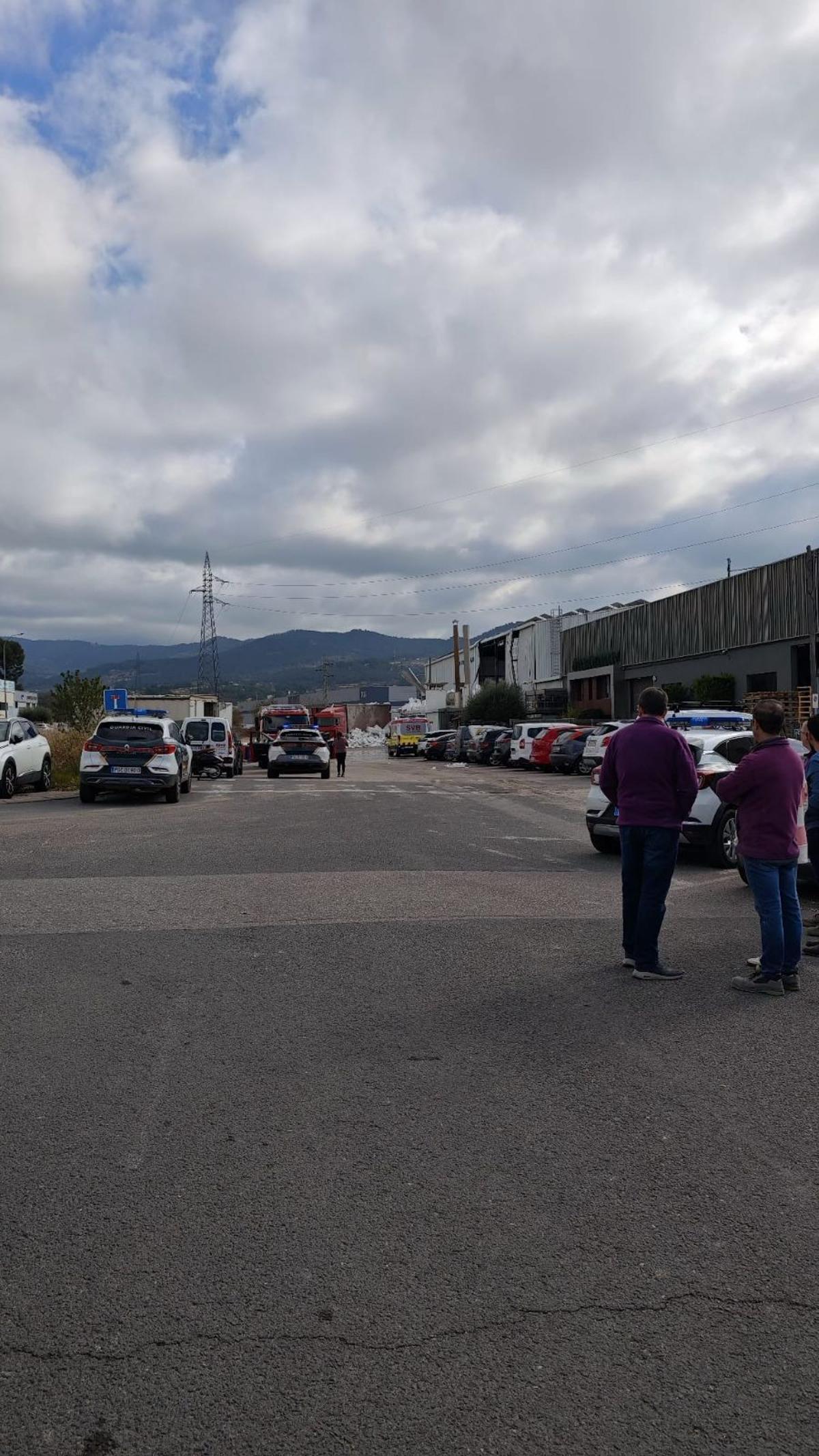Grave explosión en una nave industrial de Ibi