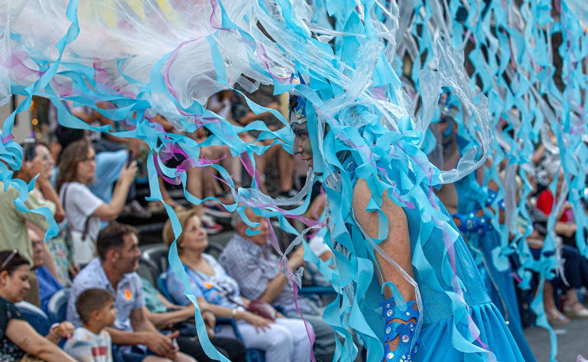 HOGUERAS 2022 | Desfile del Ninot en las calles de Alicante