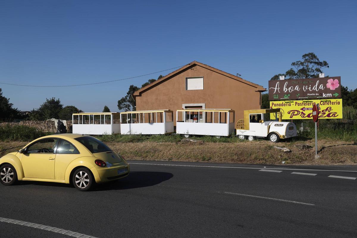 El tren se puede ver actualmente aparcado en la entrada de A Illa.