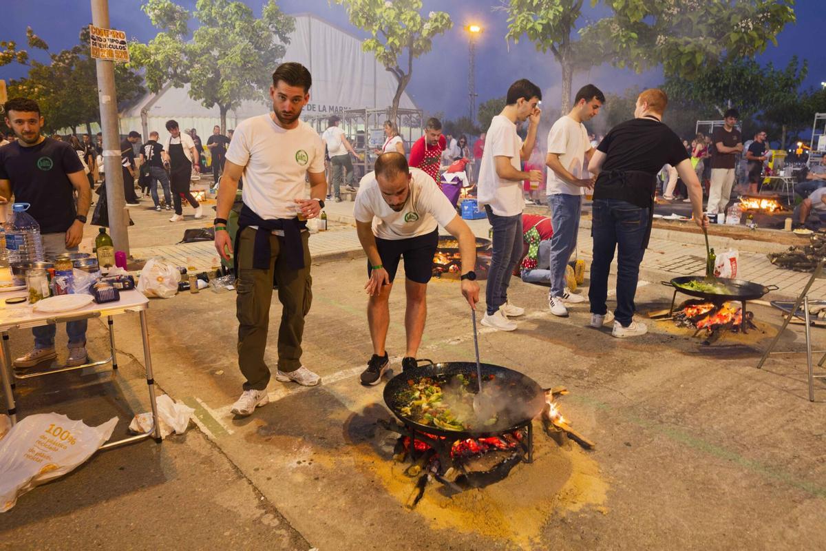 Vila-real viu una multitudinària nit d’empedrats en ple equador de les festes patronals