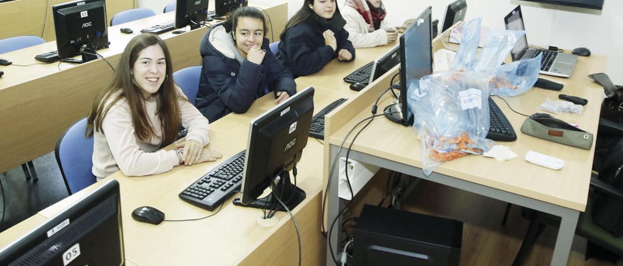 Jornada reciente para estudiantes en Industriales de Vigo. // Alba Villar