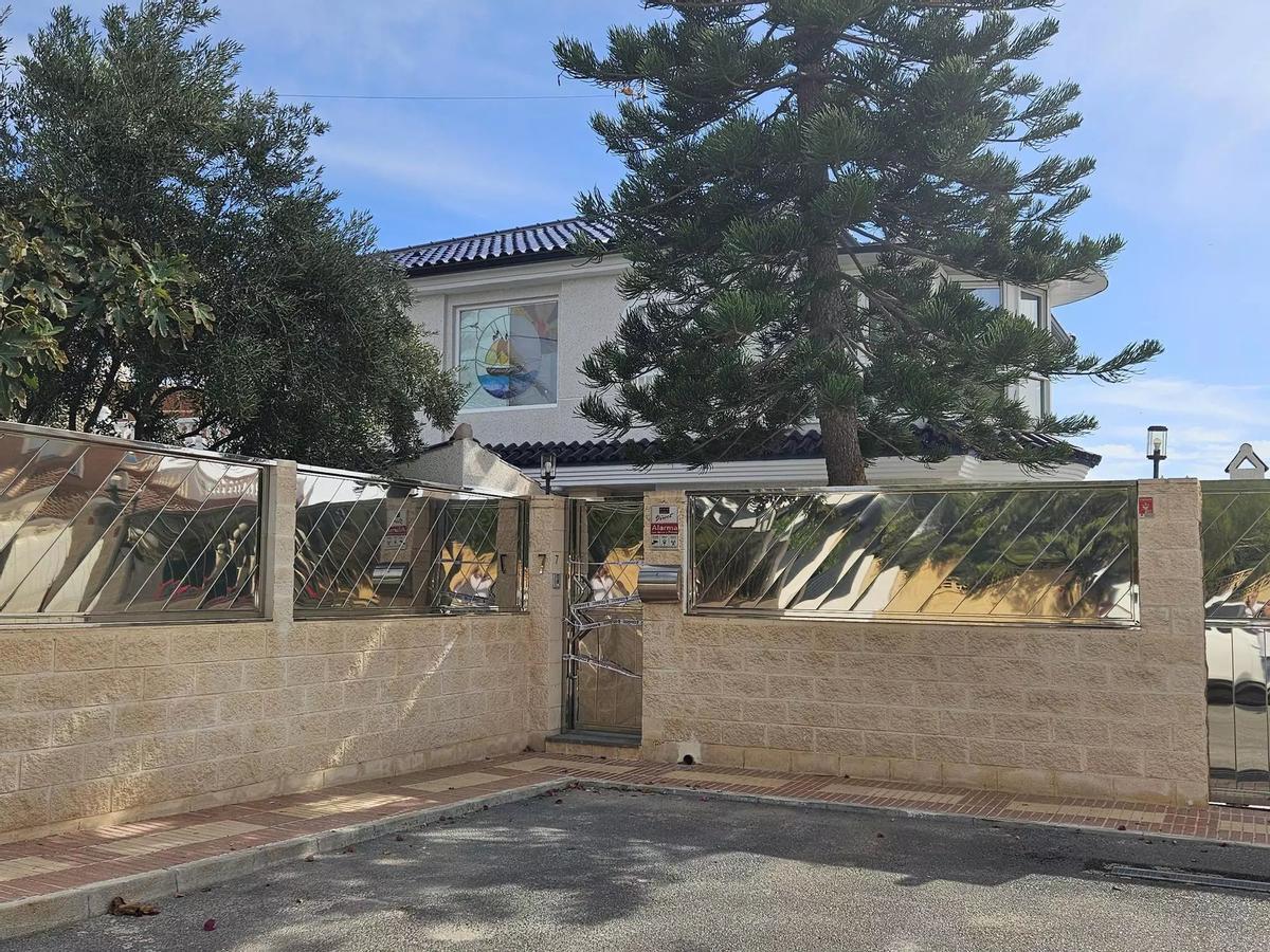 Un chalé registrado en El Campello por el alijo de 13 toneladas de cocaína.