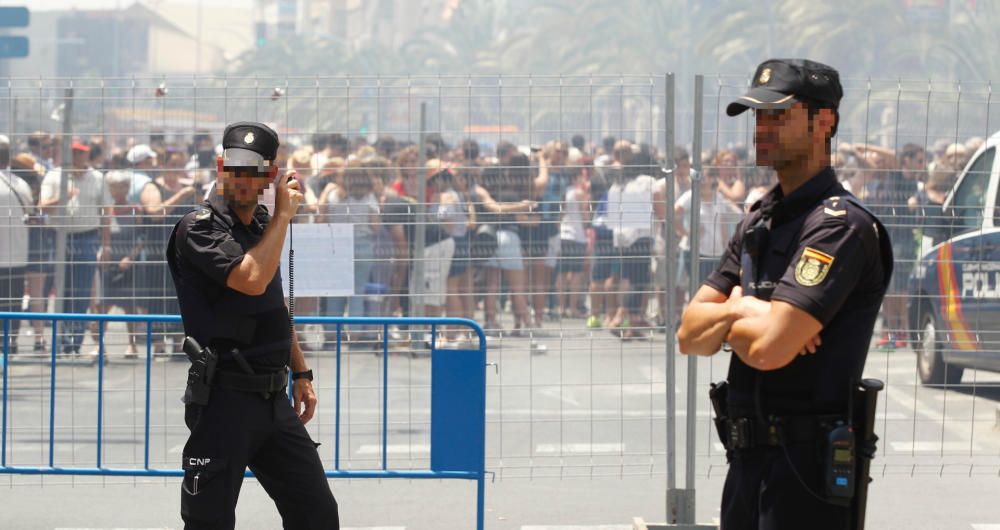 Las mascletàs previas a hogueras arrancan con mucho público y sin incidentes