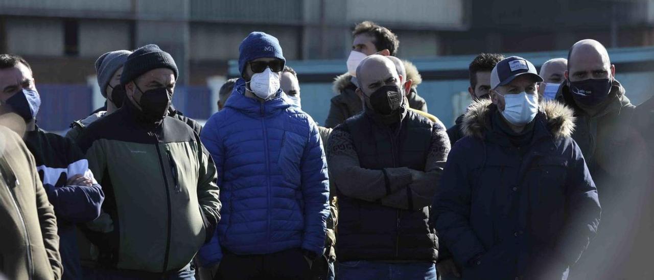 Trabajadores de Alu Ibérica, durante la última asamblea informativa.