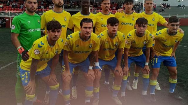 Formación inicial de Las Palmas Atlético, ayer, en Santa Úrsula. | | LP/DLP