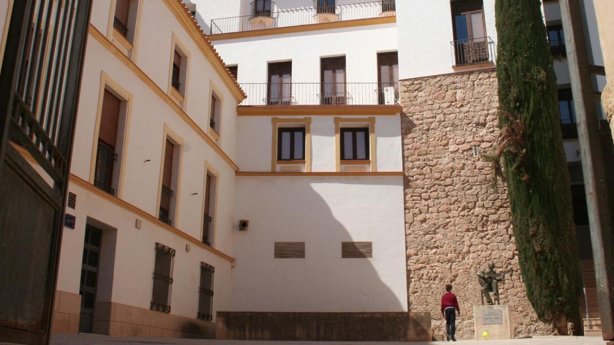 El Conservatorio de Música Narciso Yepes desde la calle Cava.