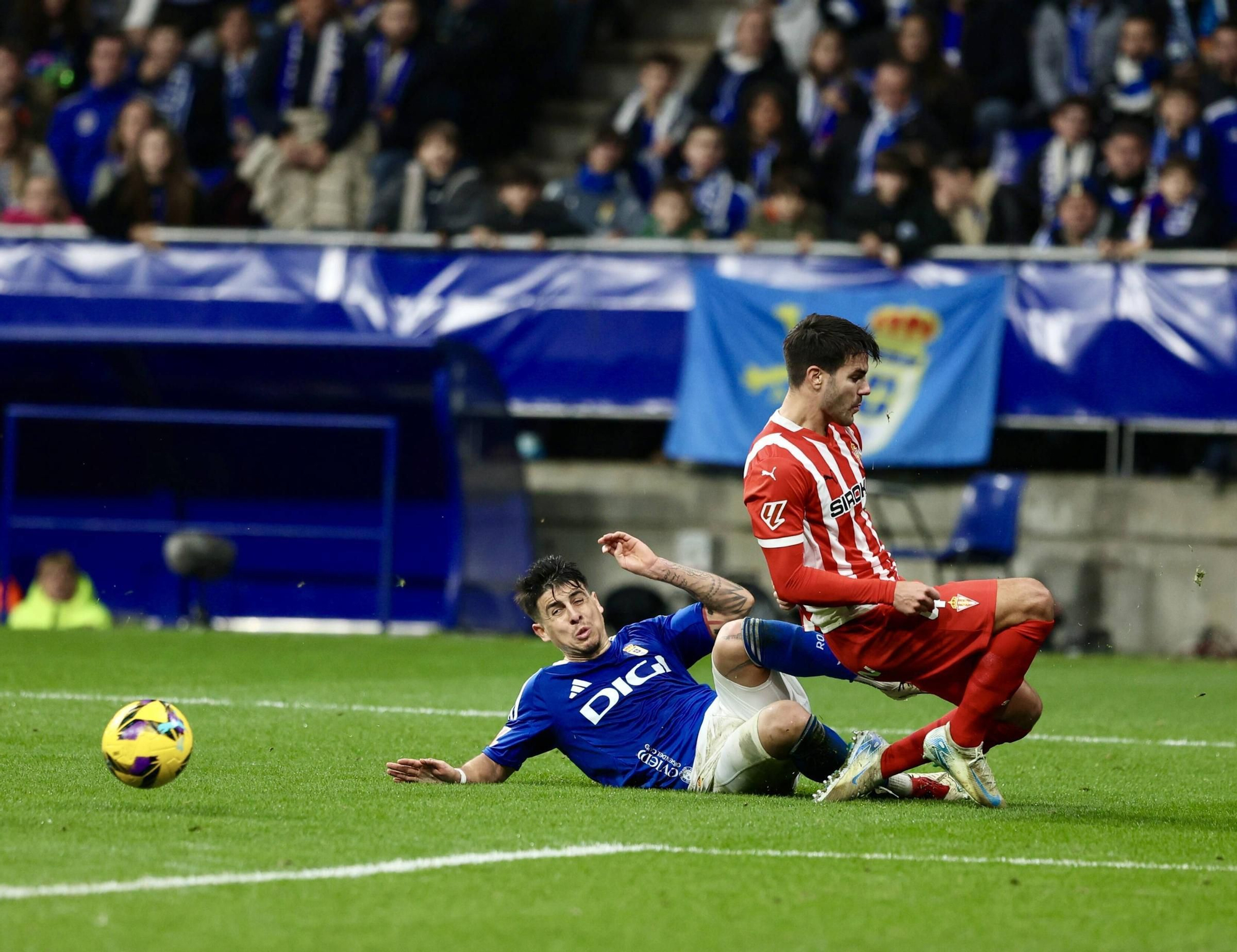 Así fue el derbi asturiano: todas las fotos del encuentro entre el Oviedo y el Sporting en el Tartiere