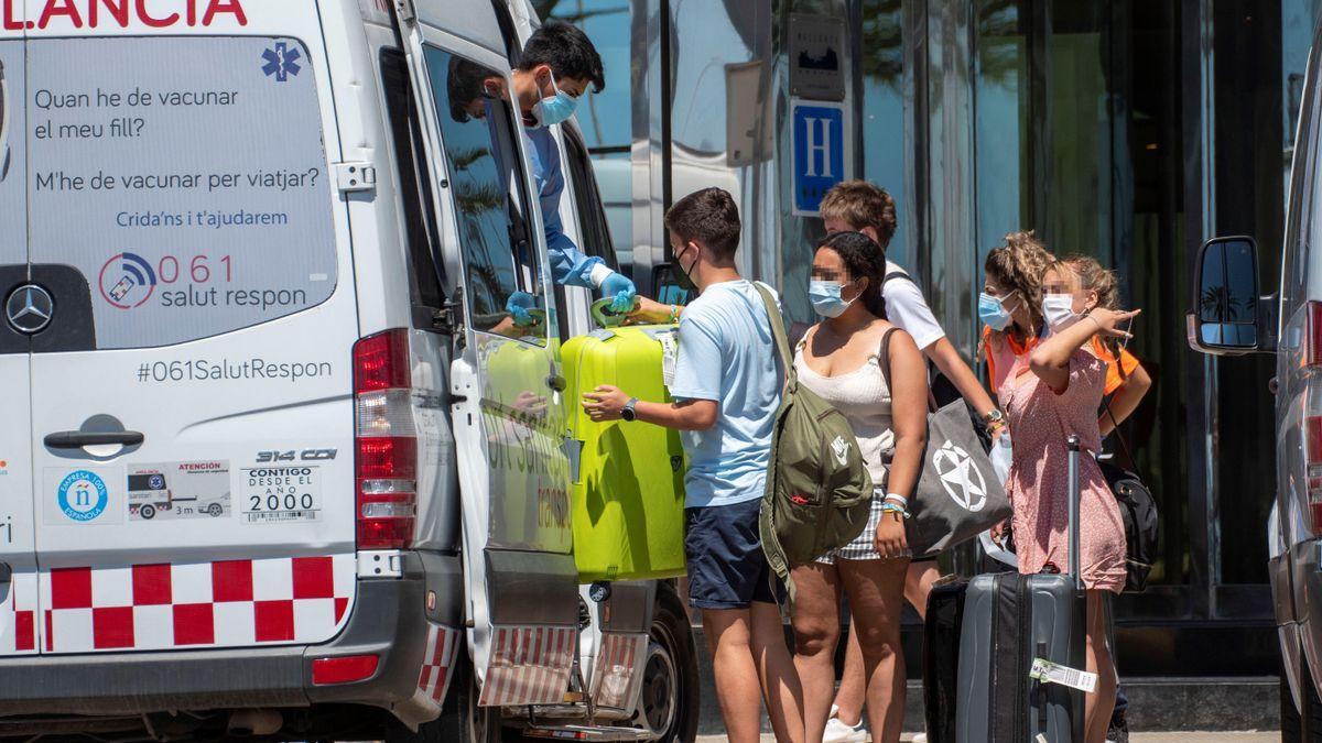 Varios estudiantes, ingresados en el Hospital Son Espases