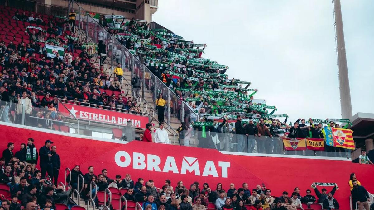 Aficionados del Elche en Son Moix, donde el equipo alicantino cayó por 3-1 en diciembre