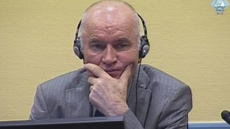 Mladic niega los cargos por crímenes de guerra y genocidio