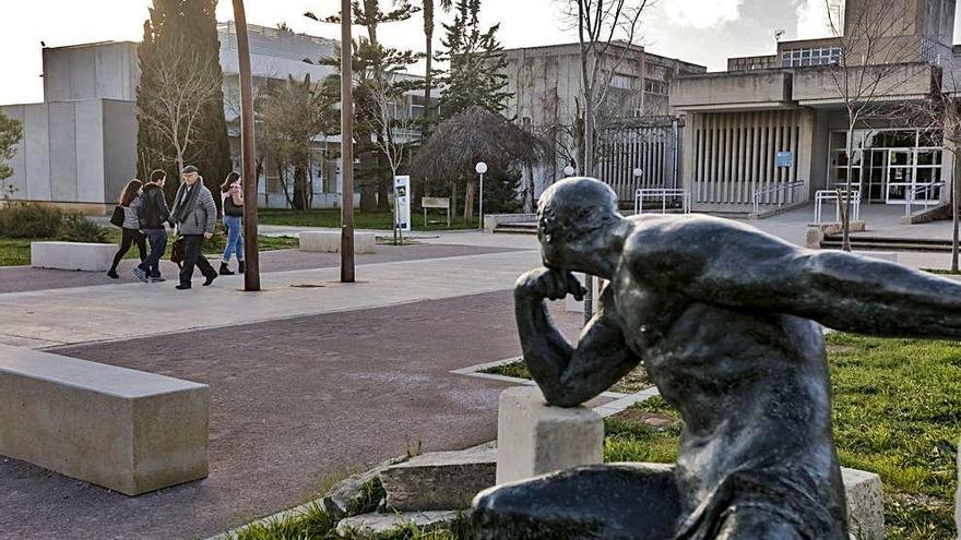 La facultad de Filosofía y Letras se ubica en el edificio Ramon Llull del campus de la UIB.