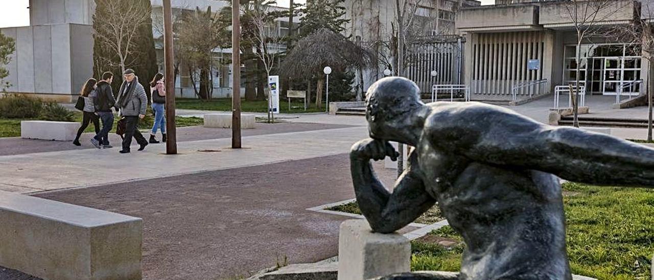 La facultad de Filosofía y Letras se ubica en el edificio Ramon Llull del campus de la UIB.