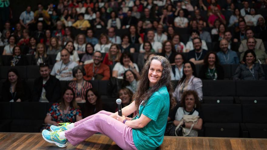 La profesora ‘youtuber’ de A Coruña que traspasa la pantalla
