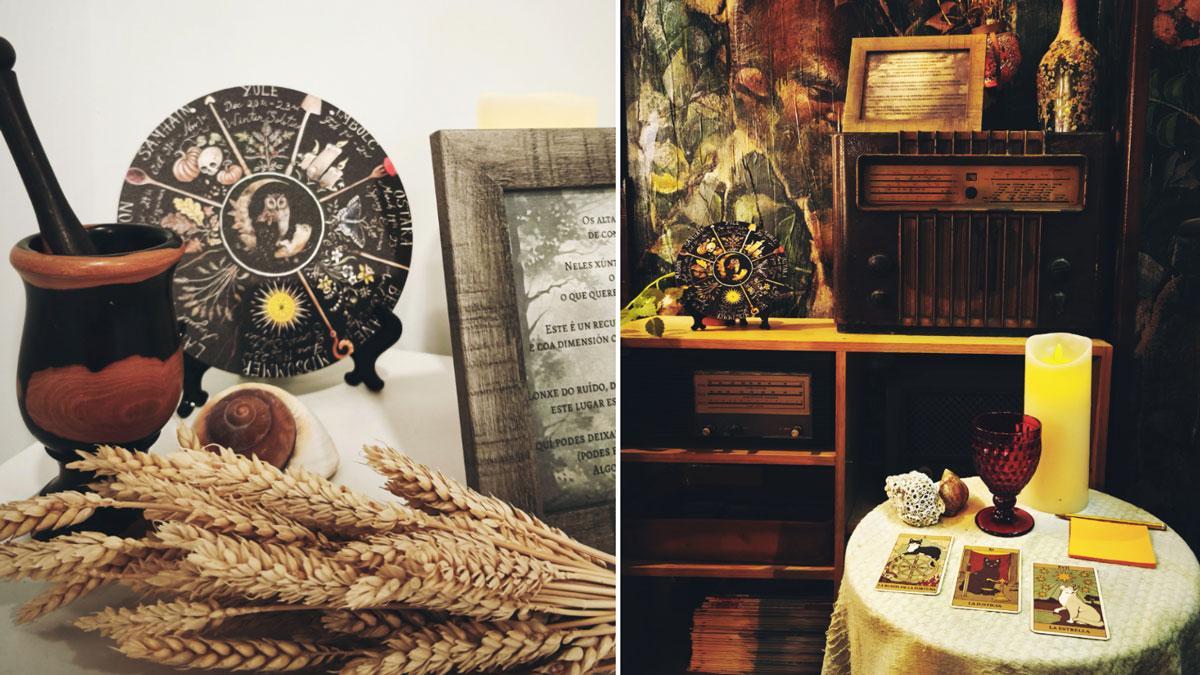 A la izquierda, el altar colocado en la asociación Évame Oroza; a la derecha, el del Café UF.