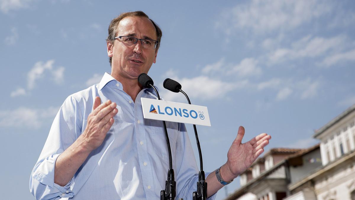 El presidente del PP vasco, Alfonso Alonso, durante su intervención el sábado en un acto político, en Vitoria.