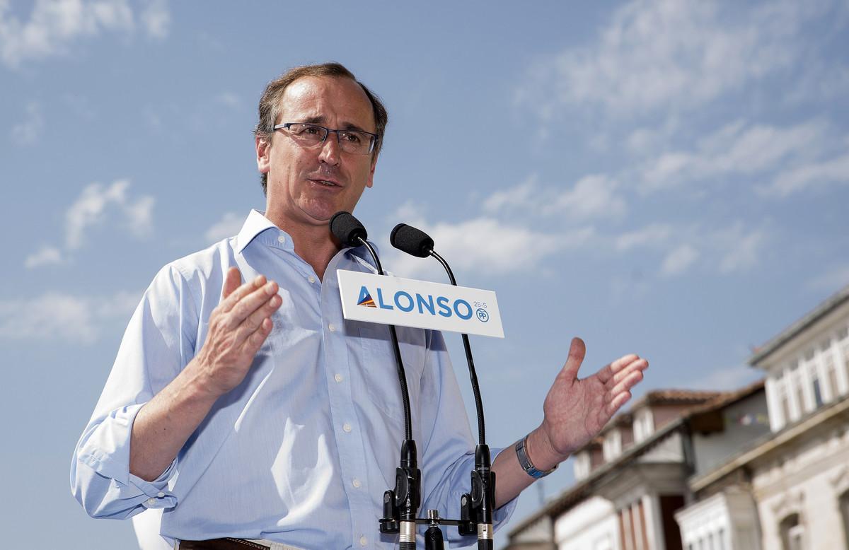 GRA074. VITORIA, 27/8/2016.- El presidente del PP vasco y candidato a lehendakari, Alfonso Alonso, durante su intervención hoy en un acto político, en Vitoria. EFE/Adrián Ruiz de Hierro