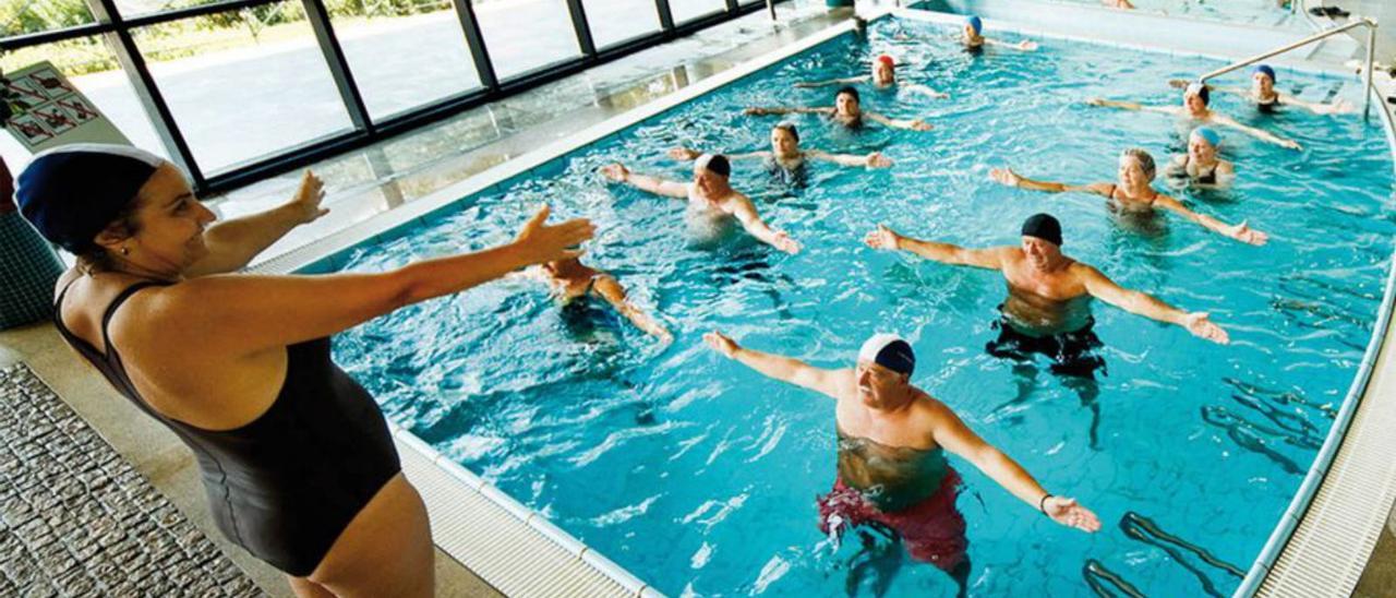 Actividades termales en el balneario de Laias.   | // I. OSORIO
