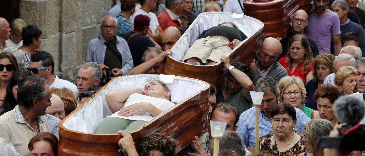 Procesión de Santa Marta, en As Neves, a medidados del siglo XX.  | // D.P.