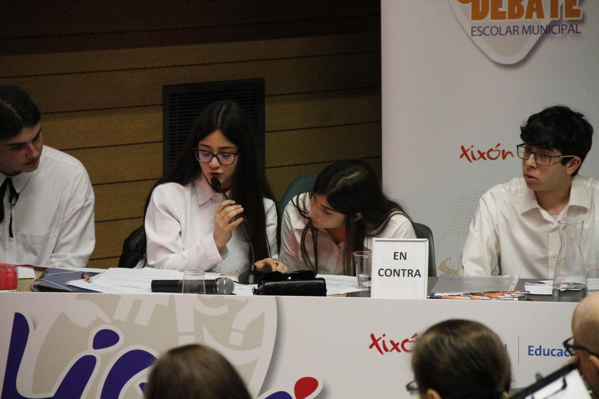 La semifinal de la Liga de Debate Escolar Municipal de Gijón, en imágenes