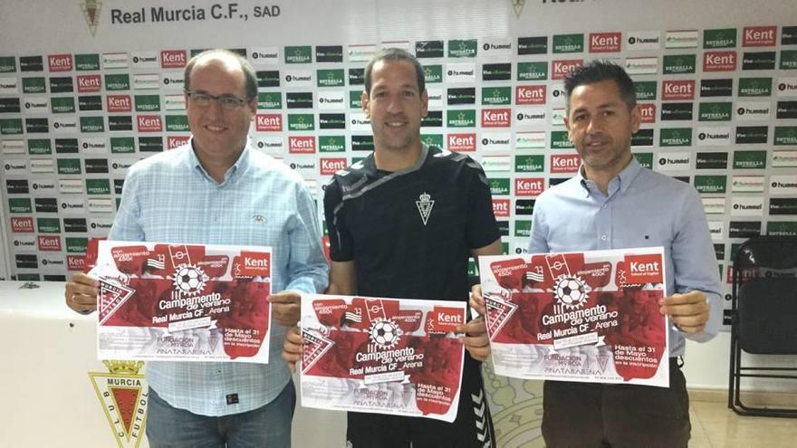 Joaquín Martínez, José Luis Acciari y Víctor Alonso, durante la presentación del campamento.