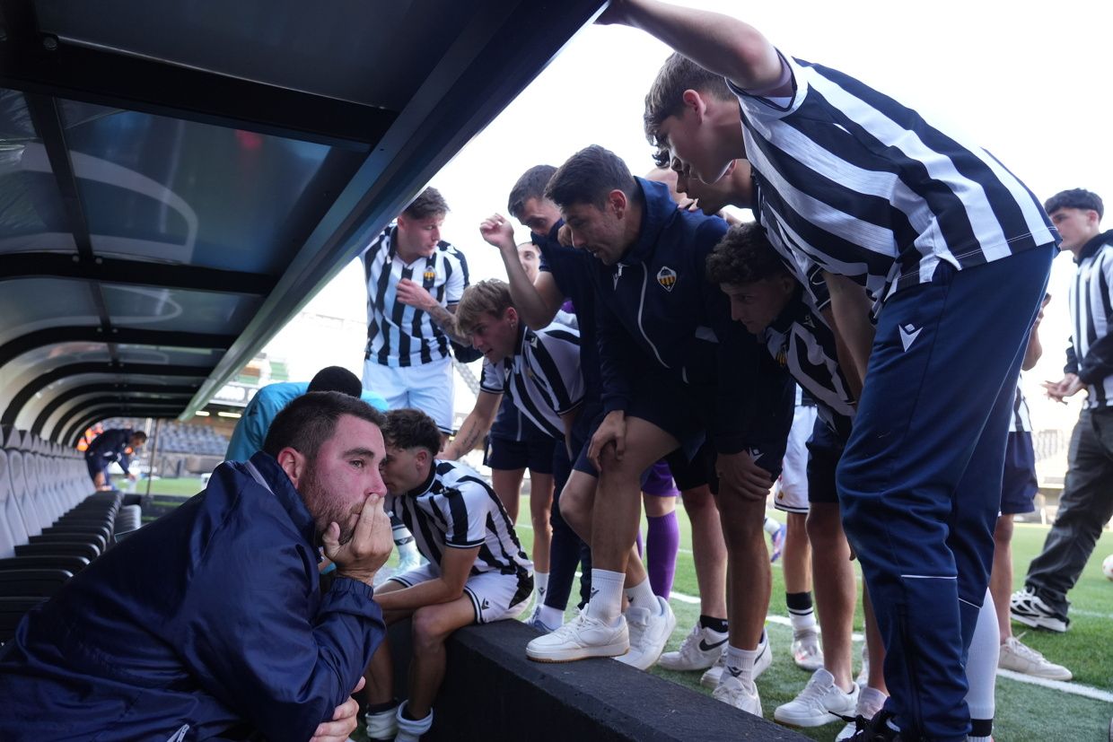¡Las mejores imágenes de la celebración del ascenso a Segunda Federación del Castellón B!