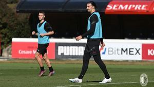 ¡El fútbol se lleva en la sangre! Zlatan Ibrahimovic entrenó con el equipo Sub-18 del Milan... ¡Junto a su hijo Maxi!