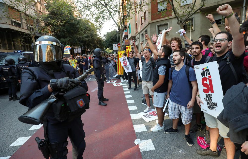 Imatges dels manifestants que han sortit als carrers de Barcelona, ja de tarda.