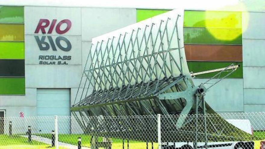 La fábrica de Rioglass Solar construida en el polígono de Villallana.