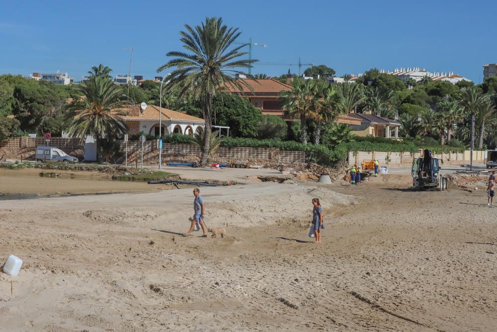 El río Nacimiento causó destrozos en Orihuela Costa en la gota fría en zonas donde se ha ocupado su cauce natural, como el paseo en la playa o los viales y zonas deportivas de varias urbanizaciones