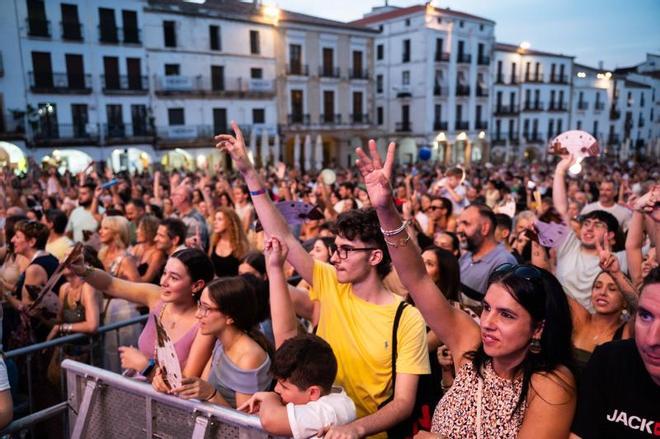 Fotogalería |  Cáceres sintoniza el Dial a casi 40 grados
