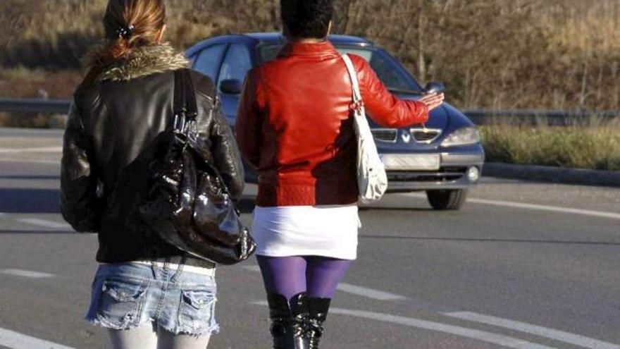 El Ministerio de Interior se plantea multar la prostitución de carretera