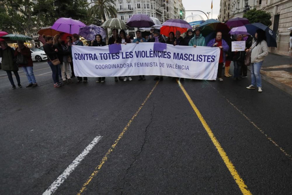 Protesta contra los feminicidios en València