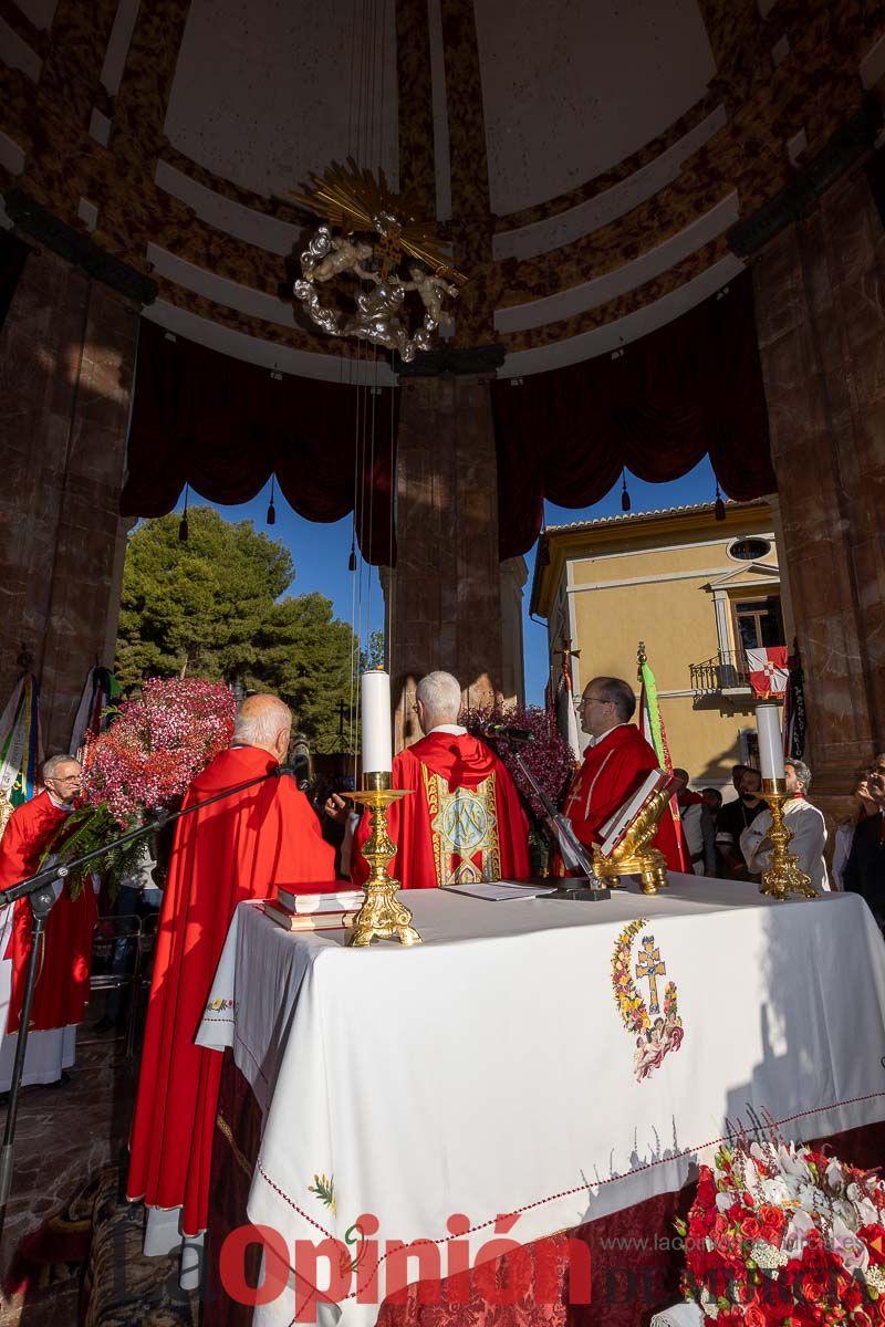 Bandeja de flores y ritual de la bendición del vino en las Fiestas de Caravaca