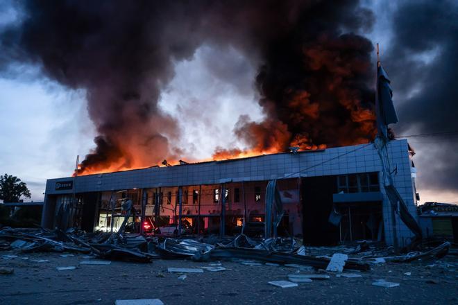 Ucrania ataca una terminal petrolera de San Petersburgo en una noche de intercambio de drones con Rusia