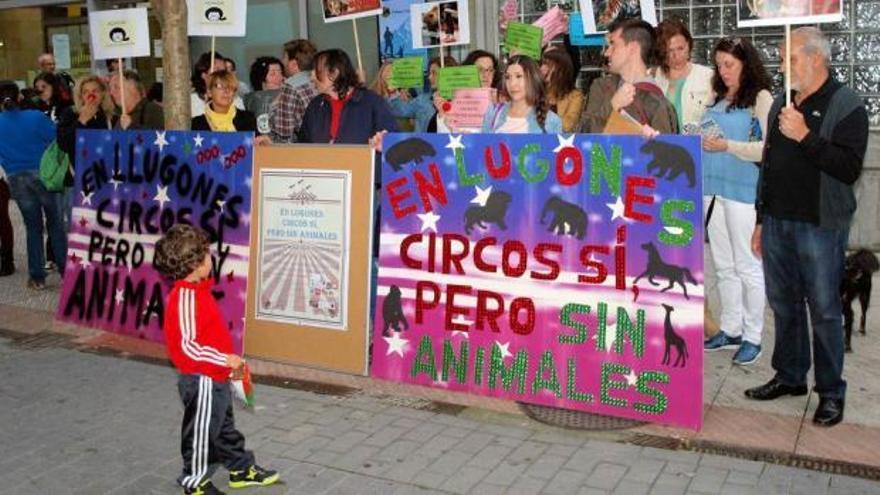 Concentración en Lugones contra los circos con animales