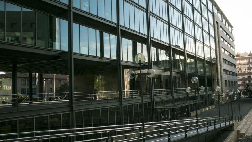 Los empleados públicos en Asturias que pueden pedir una mejora salarial: más de 6.600 tienen tres meses para acreditarlo