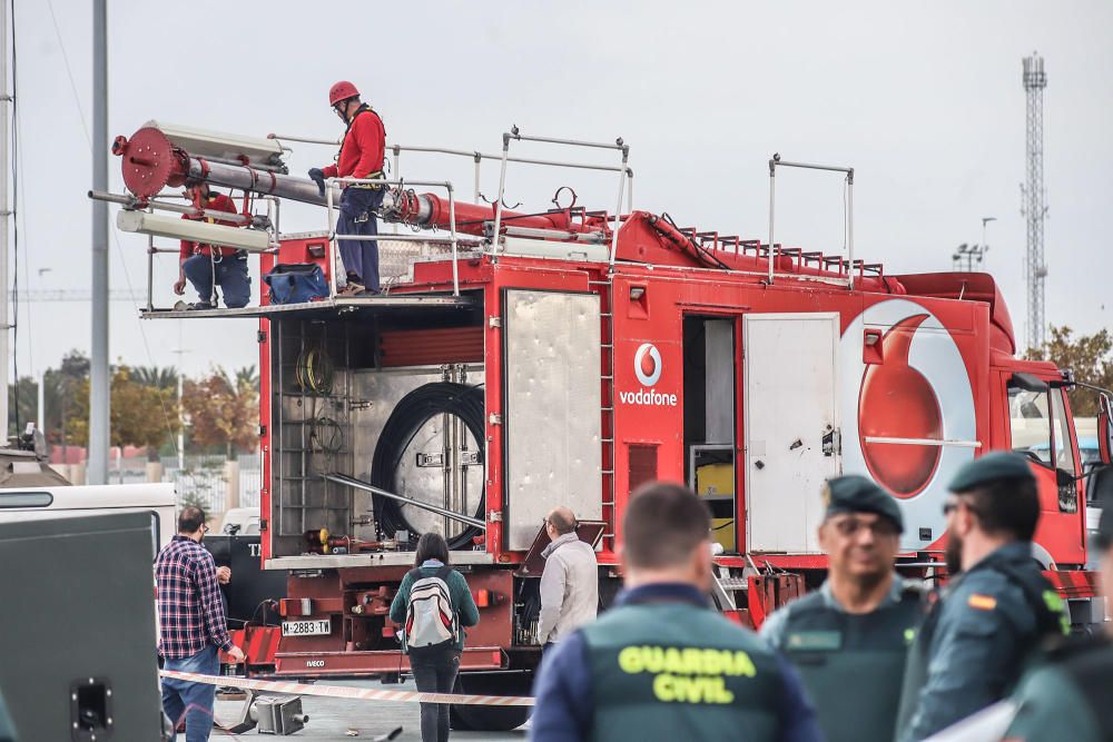 [SIN TITULO] La Generalitat realiza un gran despliegue de recursos, incluido un simulacro de una situación de pillajes en comercios tras un terremoto, helicóptero, bomberos o la intervención de la UME