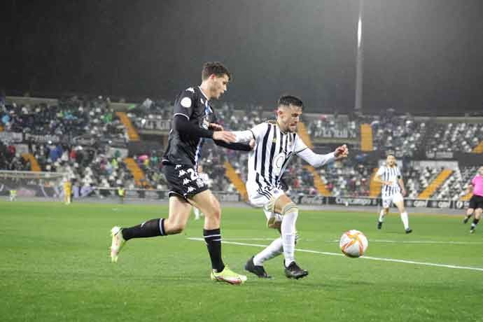 El Deportivo cae 3-0 ante el Badajoz