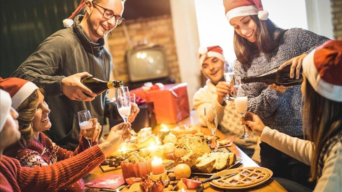 Una familia celebrando la Nochebuena