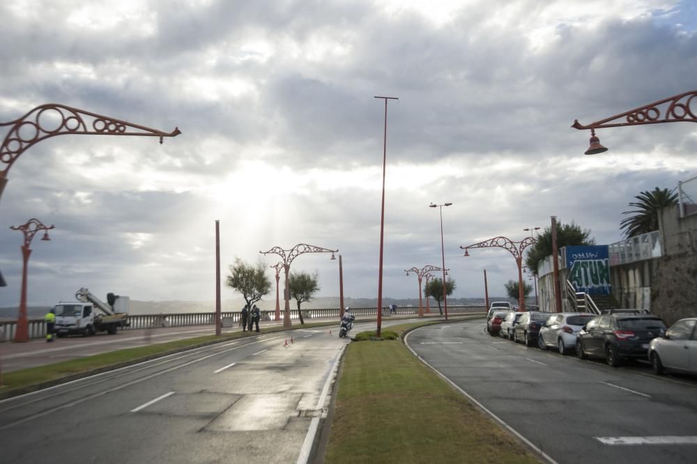 Herida al chocar su coche contra una farola