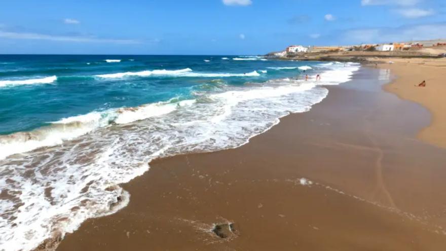 La Playa de Bocabarranco en Gáldar sigue con bandera roja